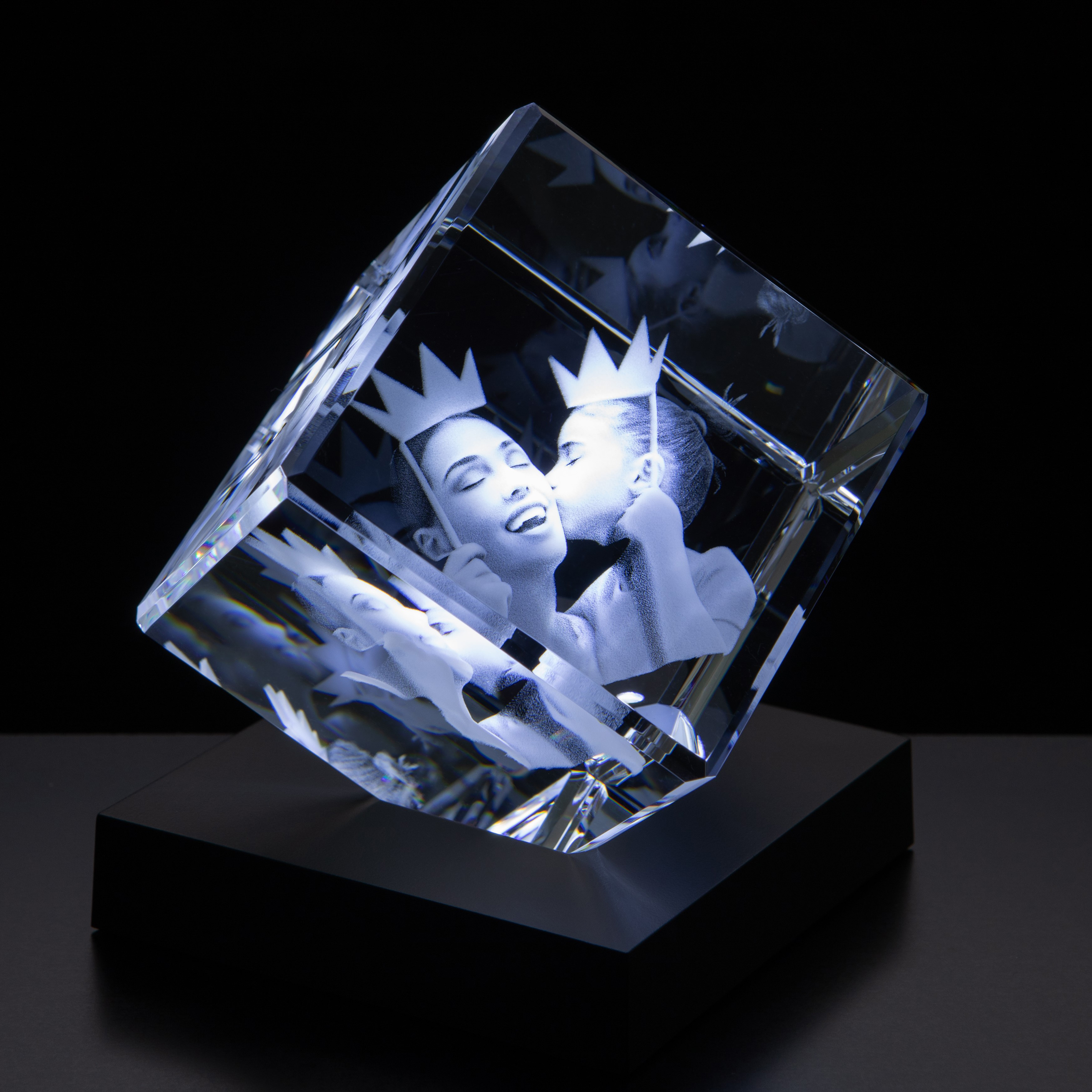 4cm Optical Crystal Bevel Edged Cube