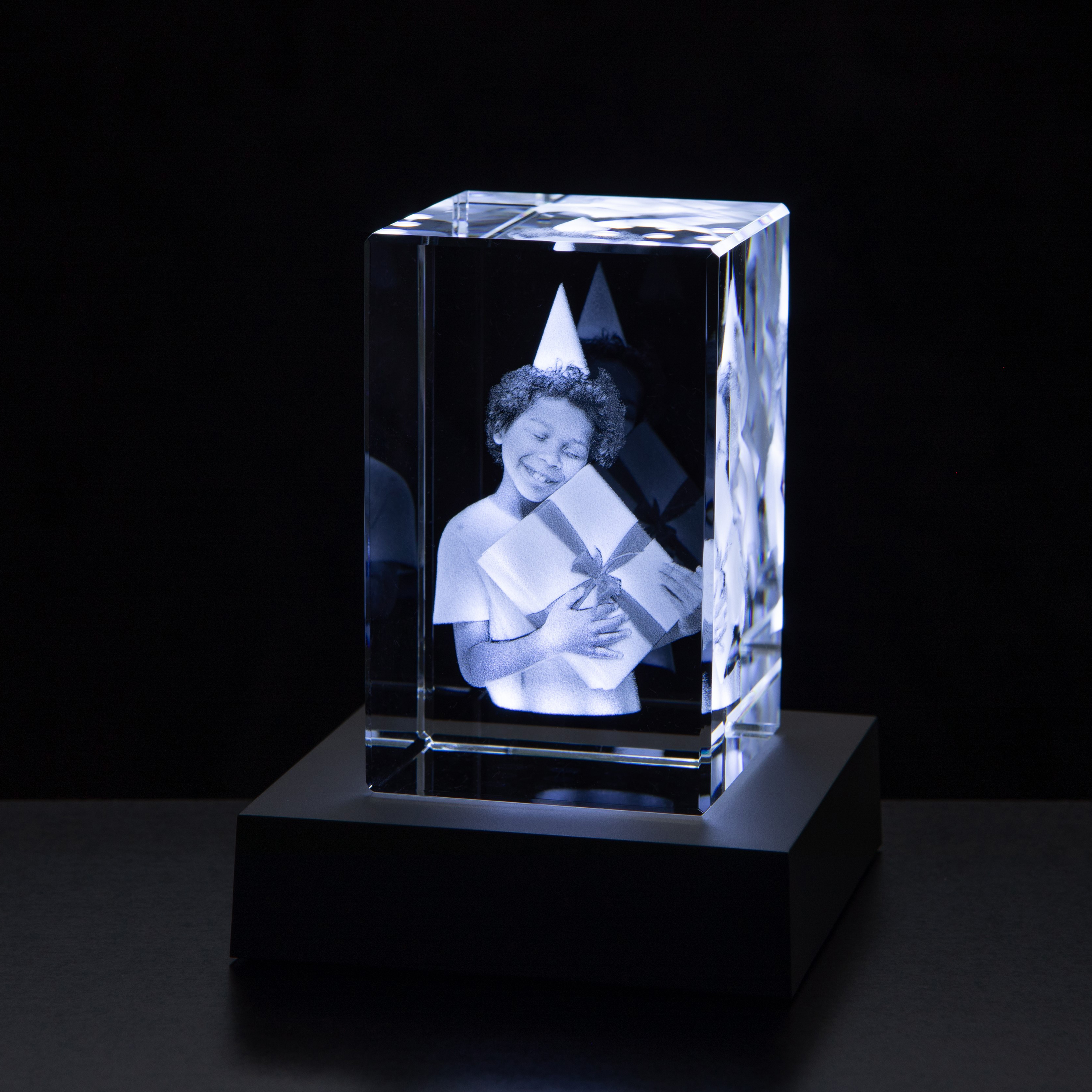 8cm x 5cm x 5cm Optical Crystal Rectangle  H or V